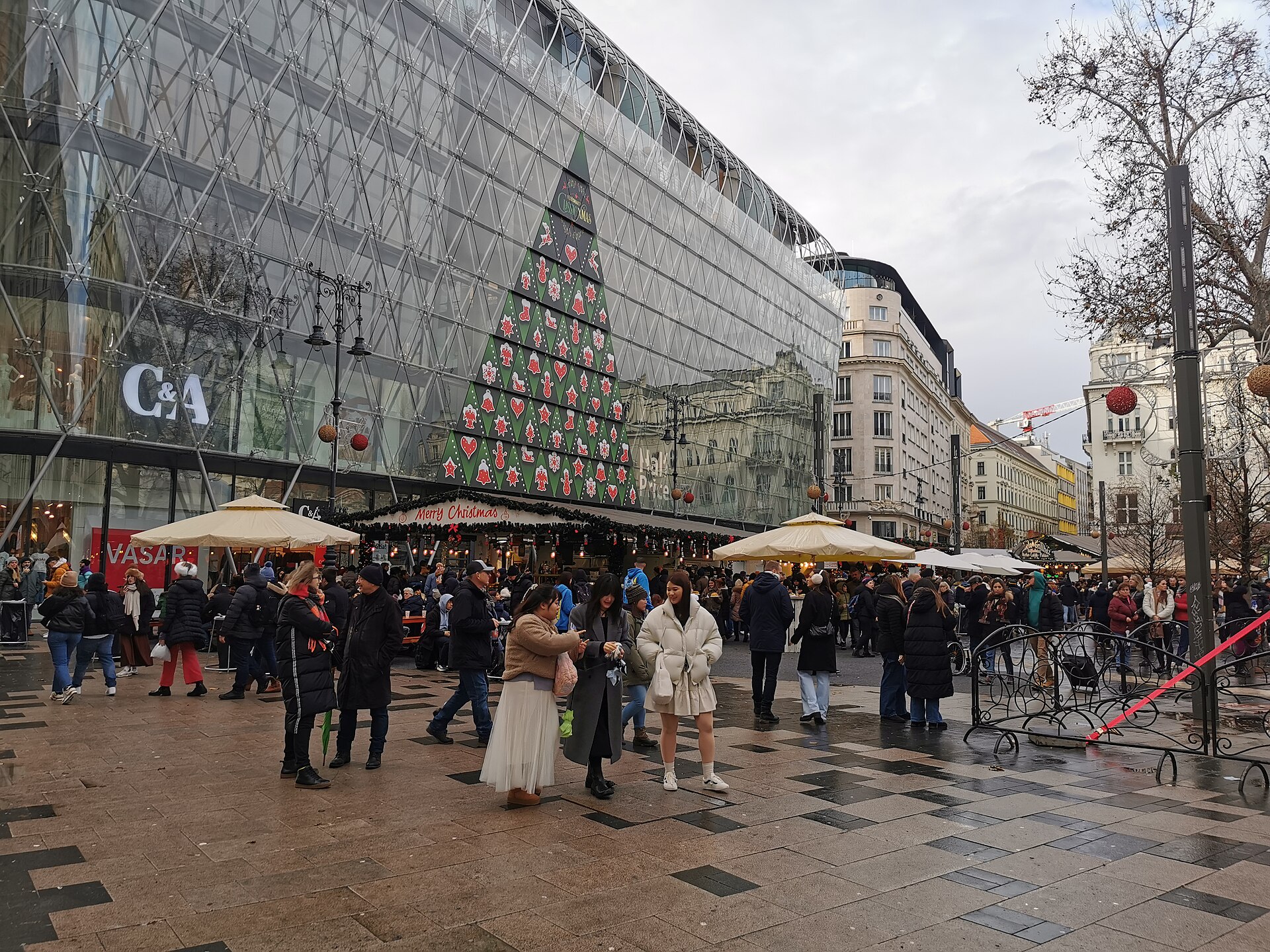 Julmarknaden på Vörösmarty tér