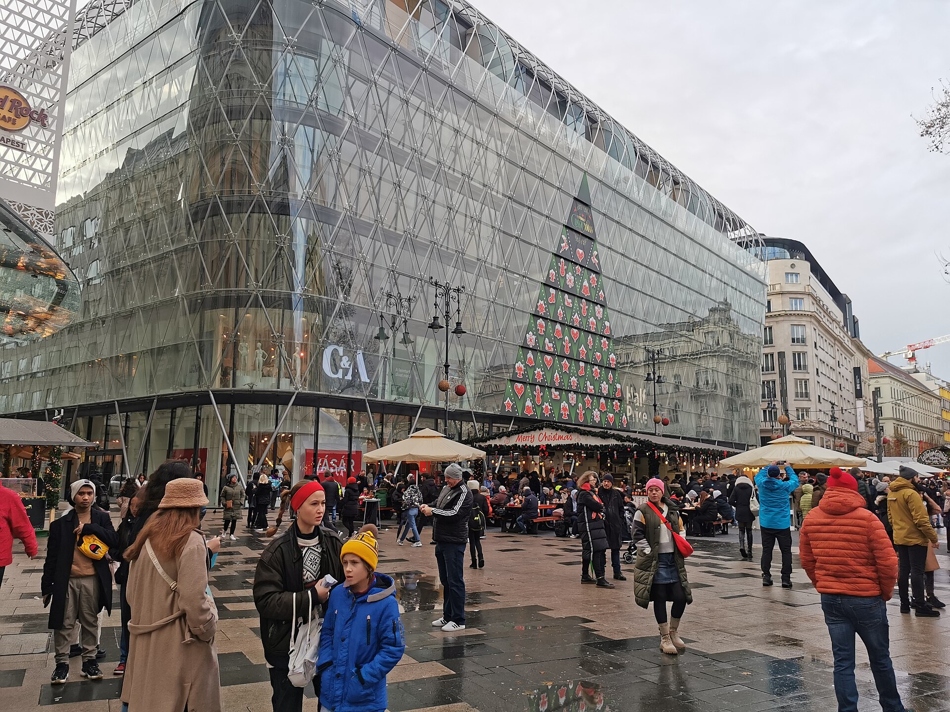 Julmarknaden på Vörösmarty tér öppnar i november