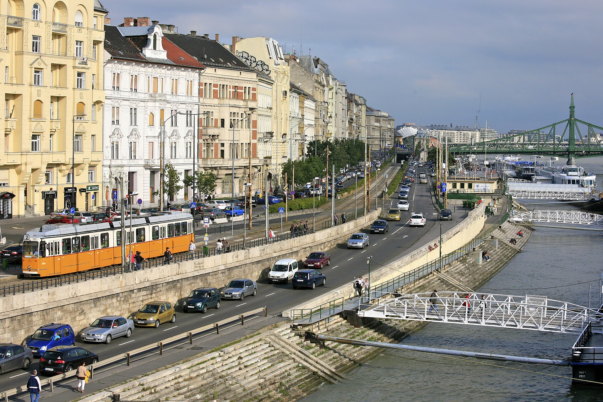 Gata längs Donau i distrikt V