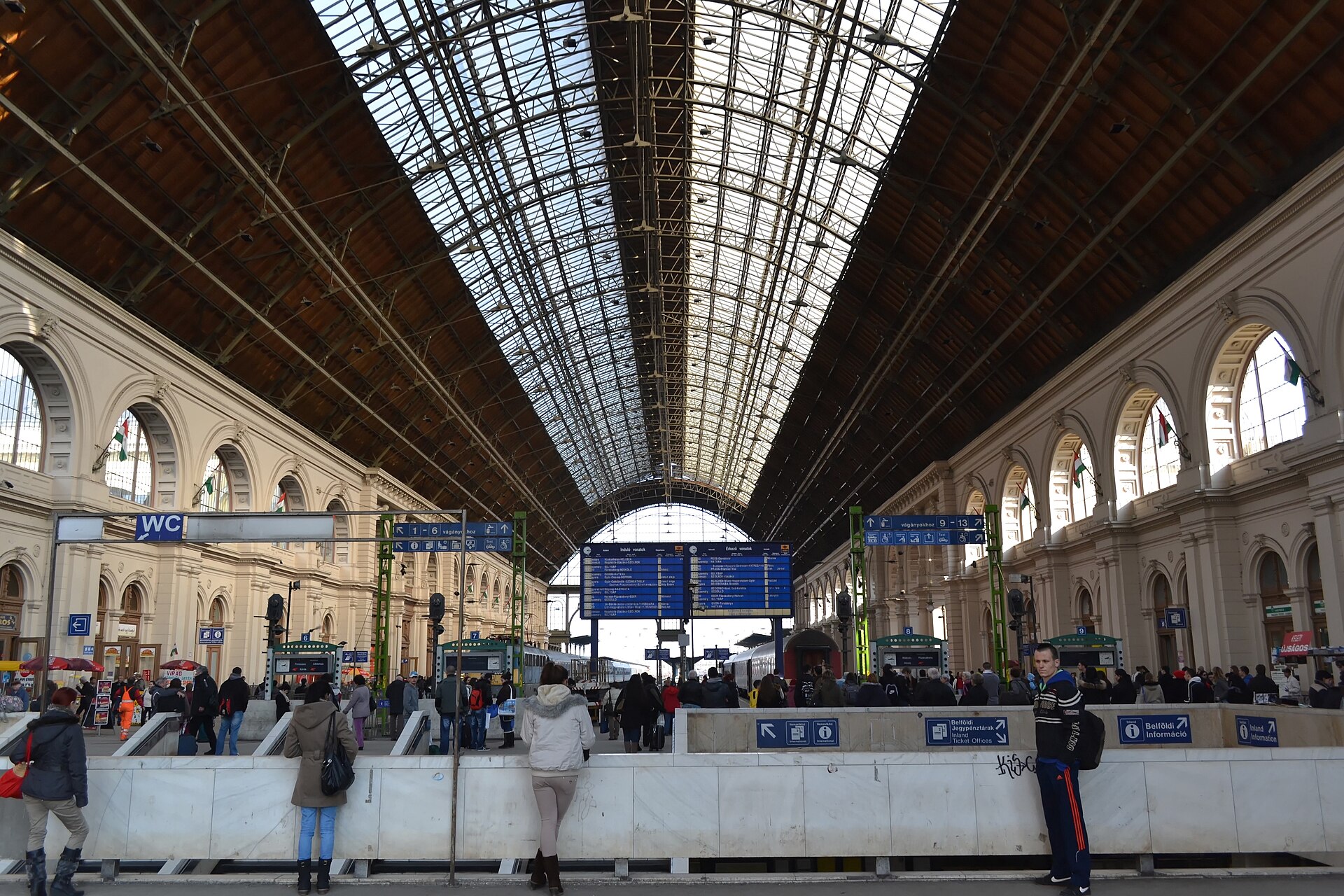 Perrongerna på Keleti station i Budapest